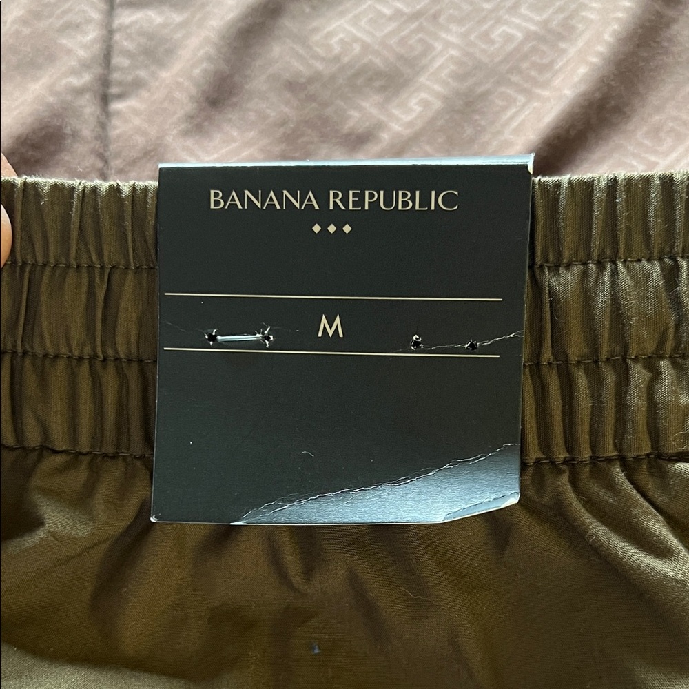 Banana Republic Mid-Rise Olive Green Women Shorts - Picture 3 of 4